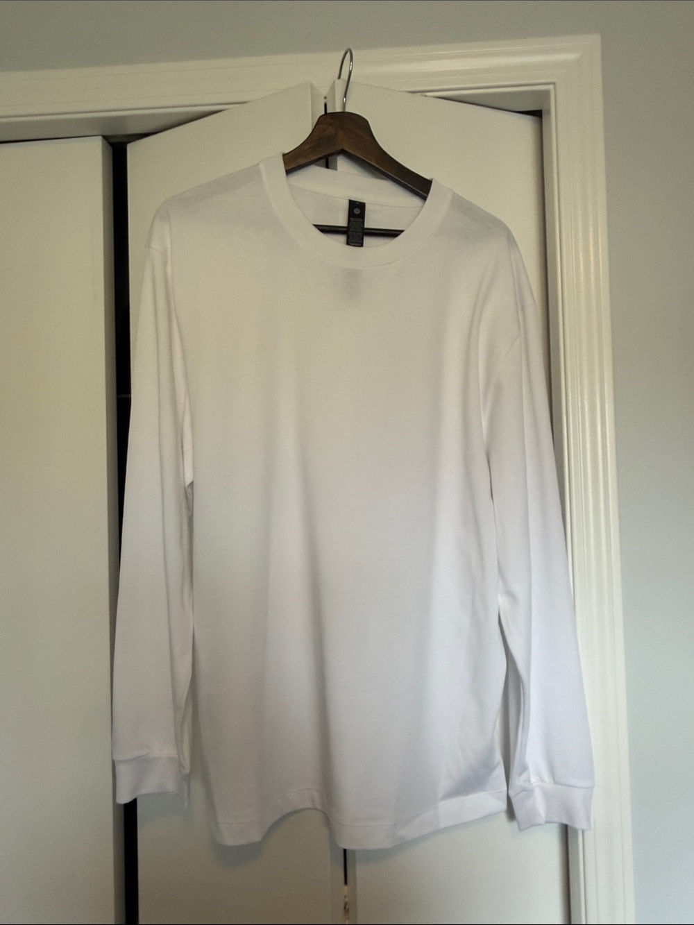 lululemon athletica Men's Long-Sleeve Crew — White
